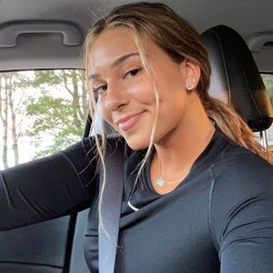 Meet your Posher, Lena